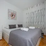 Lisinski Apartment