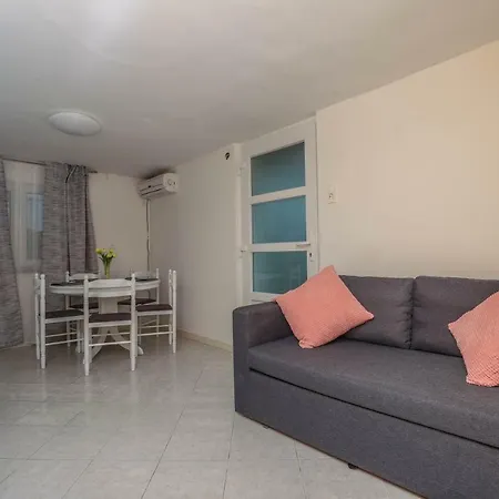 Lisinski Apartman *