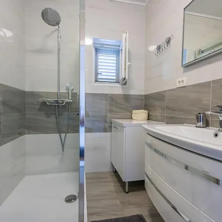 Apartment Lisinski *