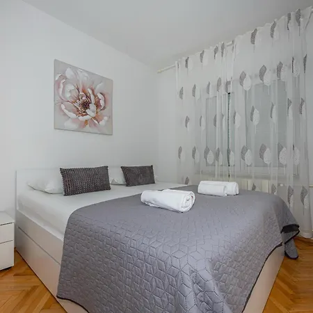 Lisinski Apartment